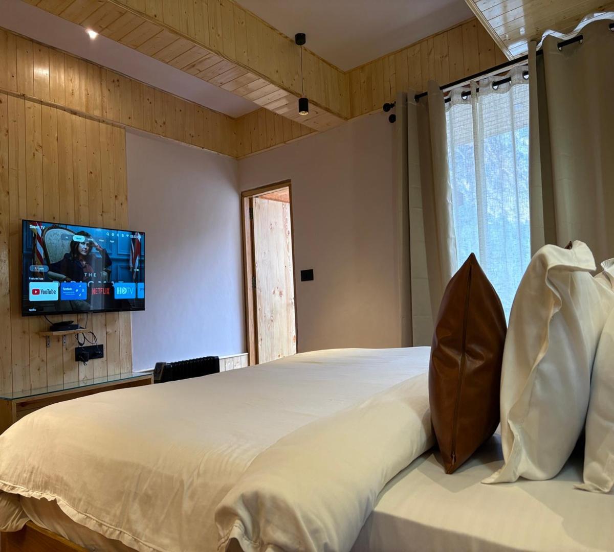 Hotel The Hillside Kasol Esterno foto