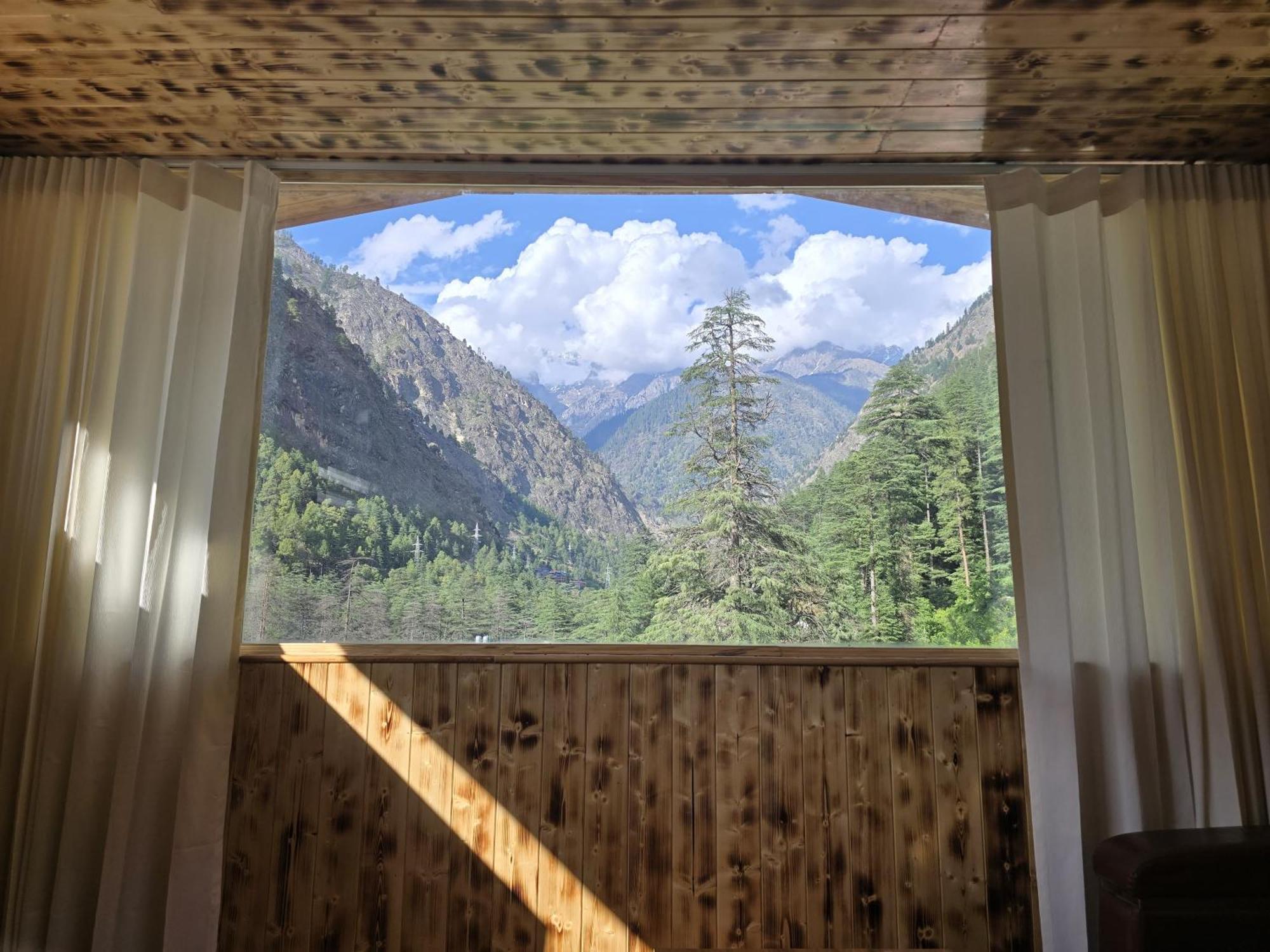 Hotel The Hillside Kasol Esterno foto