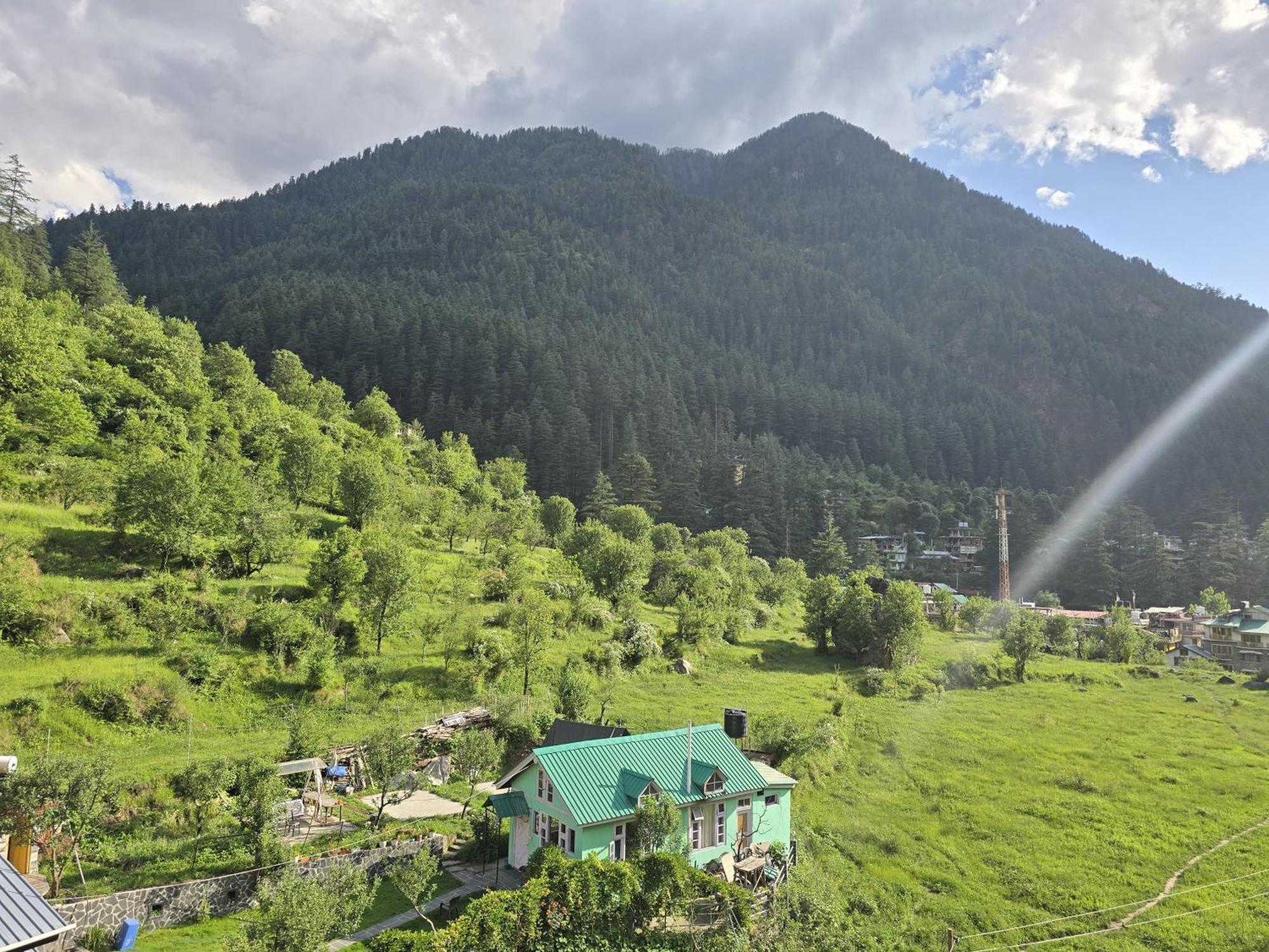 Hotel The Hillside Kasol Esterno foto